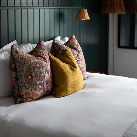 The Bridge Hotel Chertsey Bagian luar foto