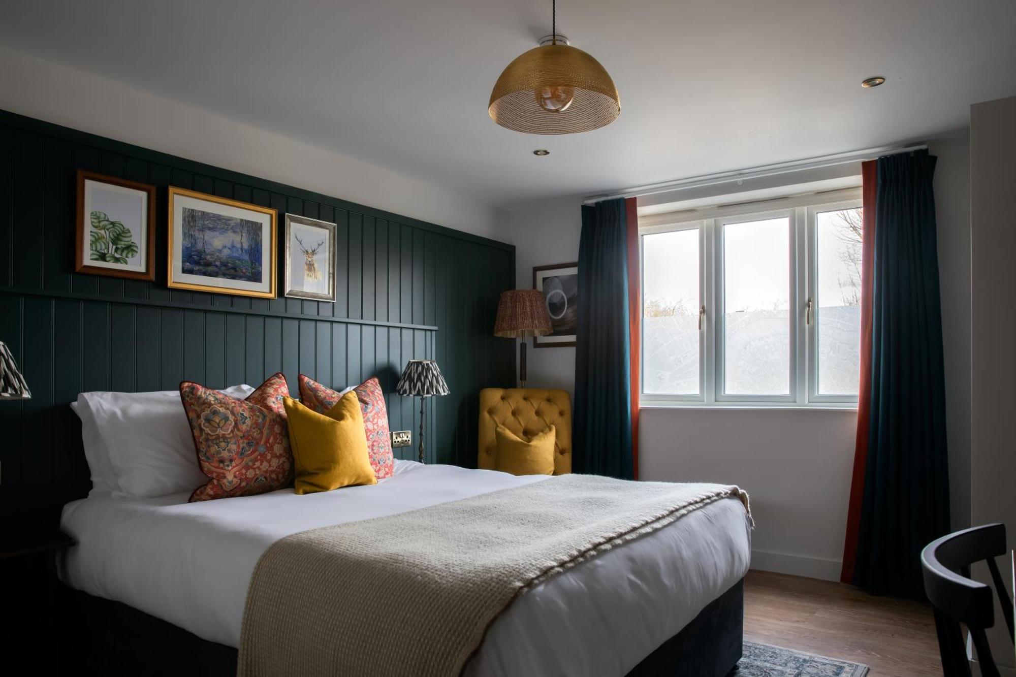 The Bridge Hotel Chertsey Bagian luar foto