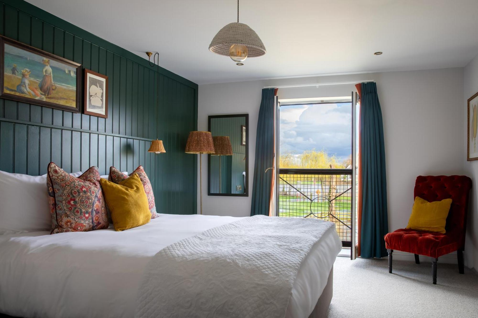 The Bridge Hotel Chertsey Bagian luar foto