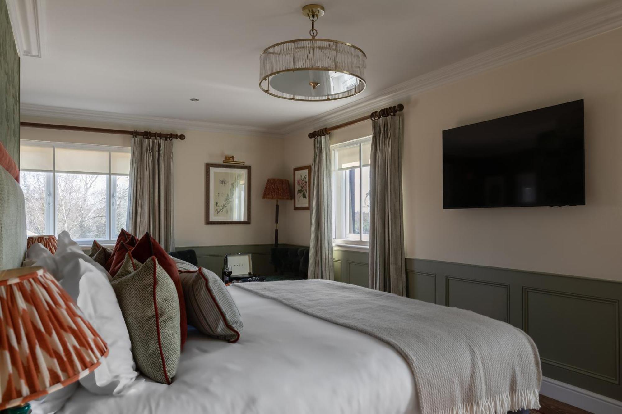 The Bridge Hotel Chertsey Bagian luar foto