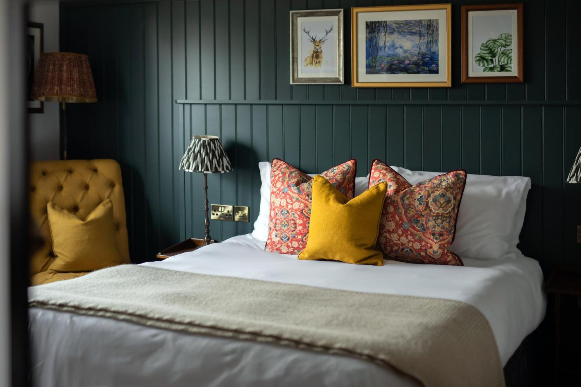 The Bridge Hotel Chertsey Bagian luar foto