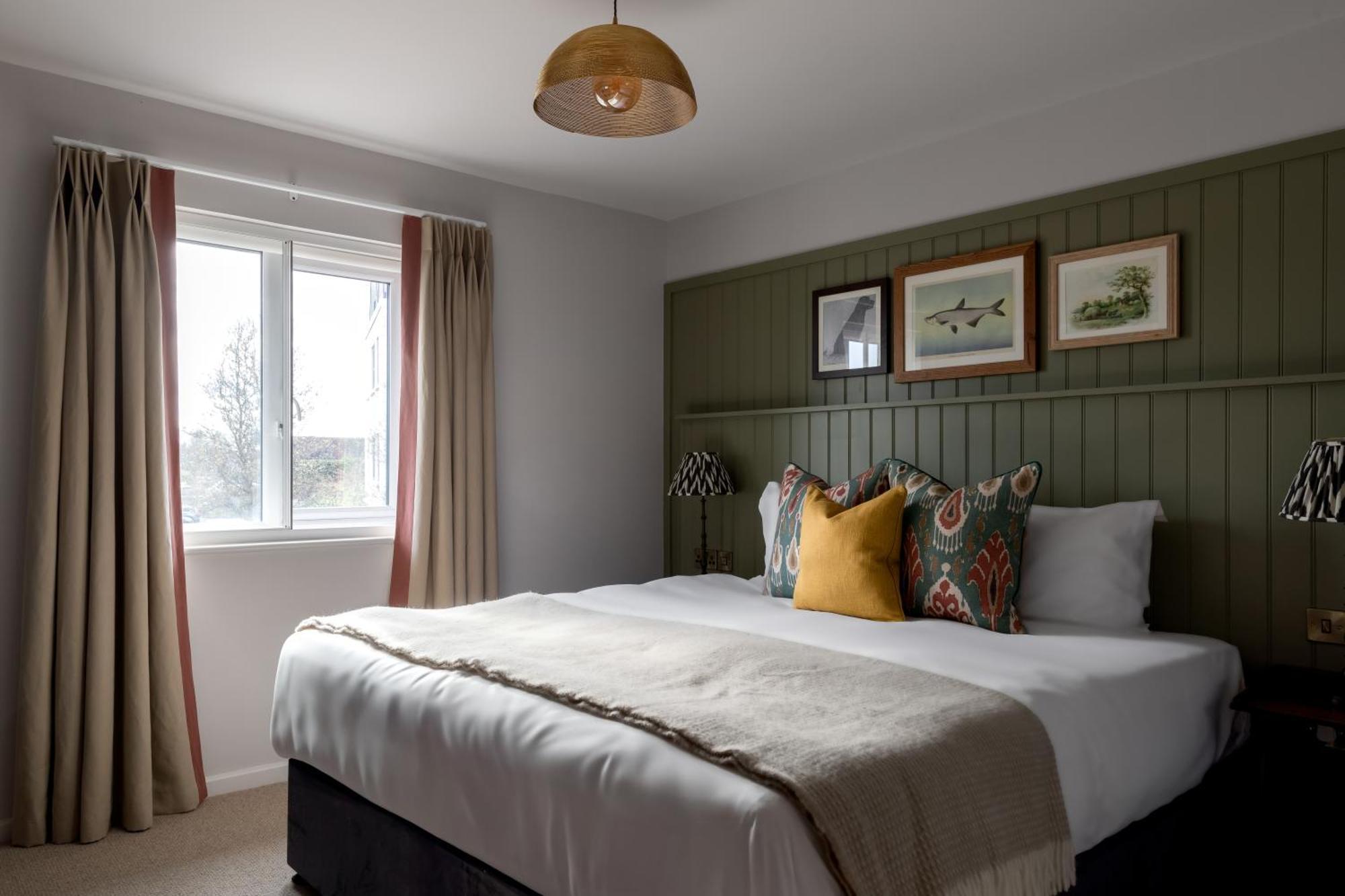 The Bridge Hotel Chertsey Bagian luar foto