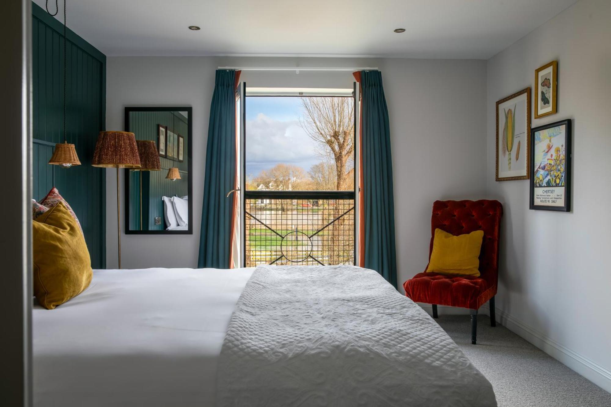 The Bridge Hotel Chertsey Bagian luar foto