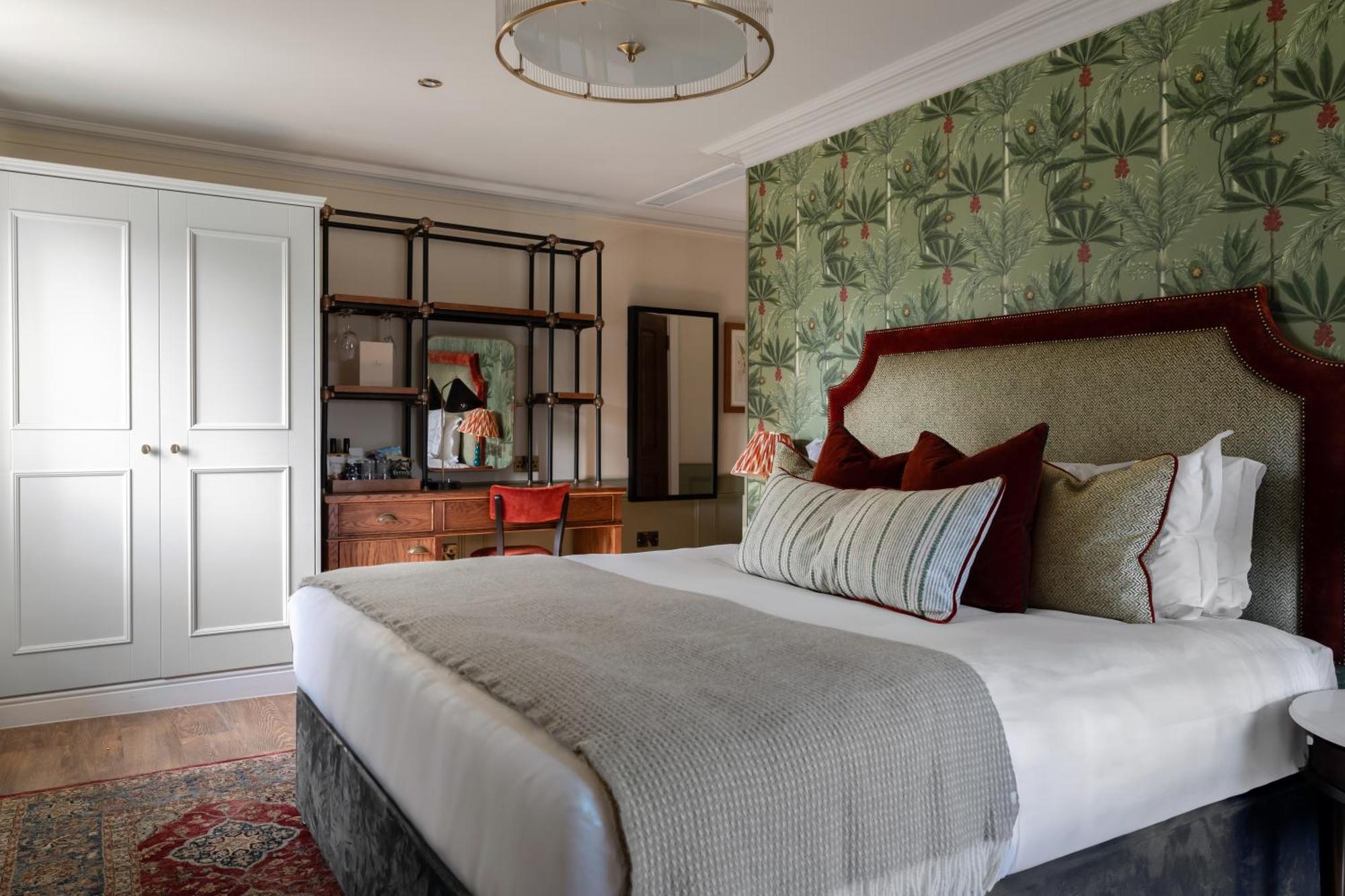 The Bridge Hotel Chertsey Bagian luar foto