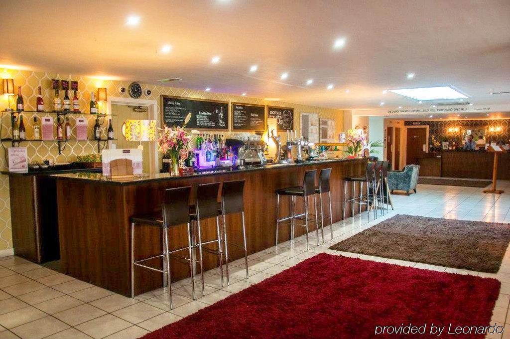 The Bridge Hotel Chertsey Bagian luar foto