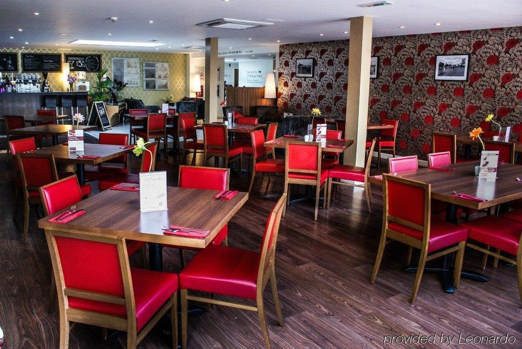 The Bridge Hotel Chertsey Bagian luar foto