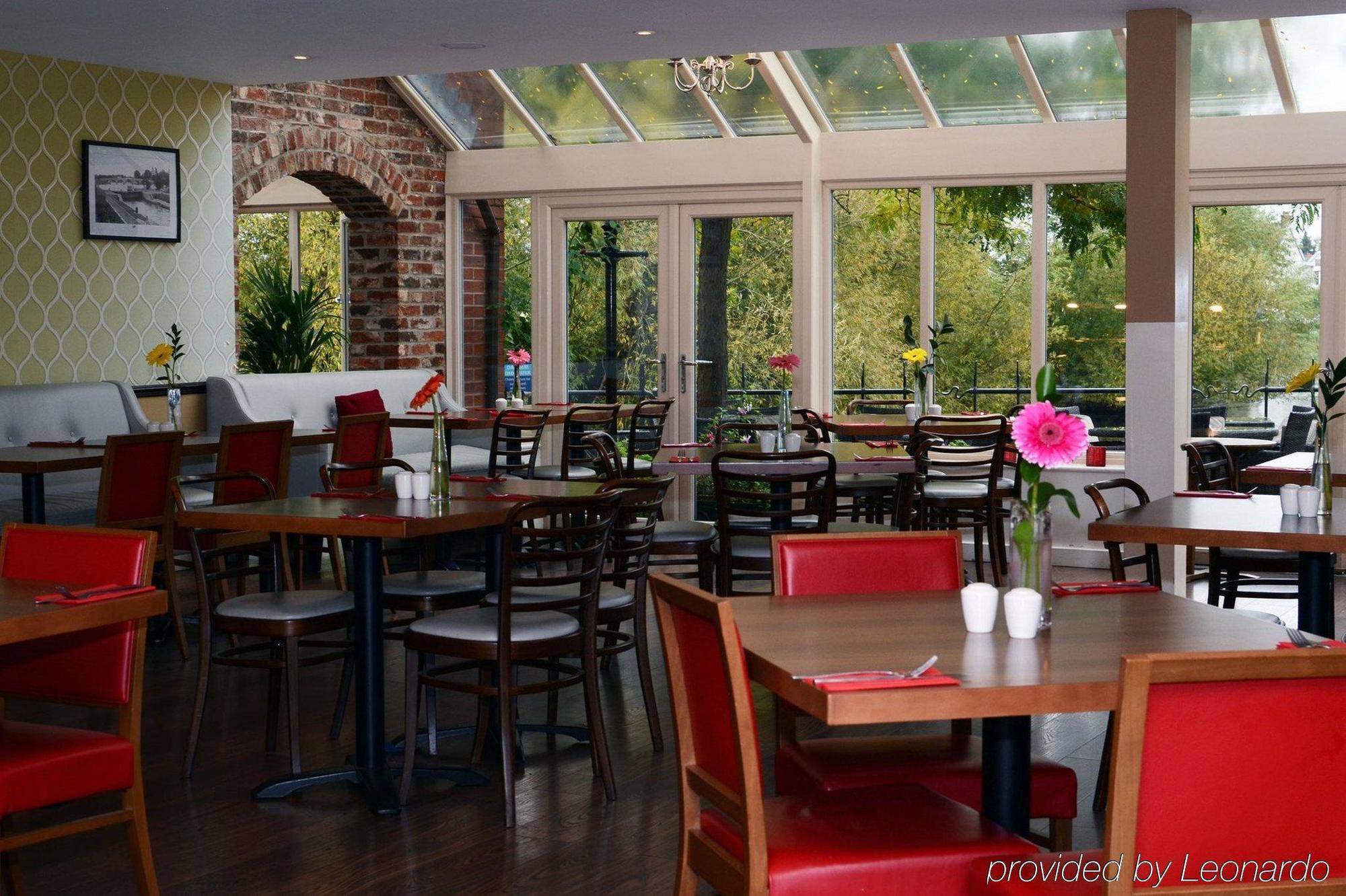 The Bridge Hotel Chertsey Bagian luar foto