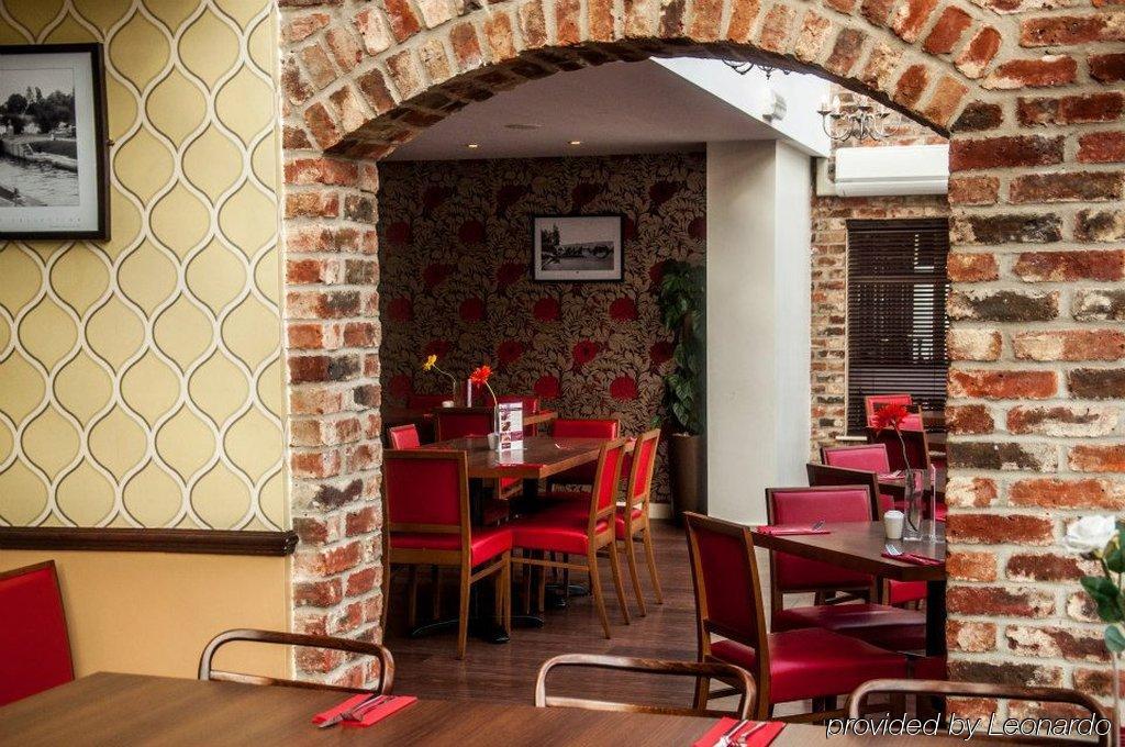 The Bridge Hotel Chertsey Bagian luar foto