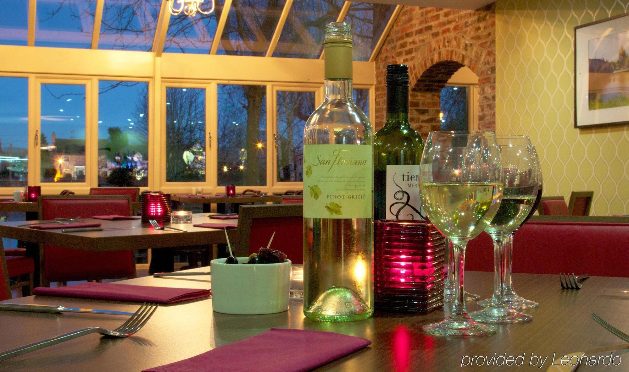 The Bridge Hotel Chertsey Bagian luar foto