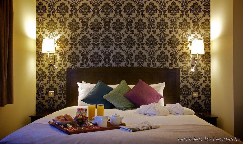The Bridge Hotel Chertsey Ruang foto