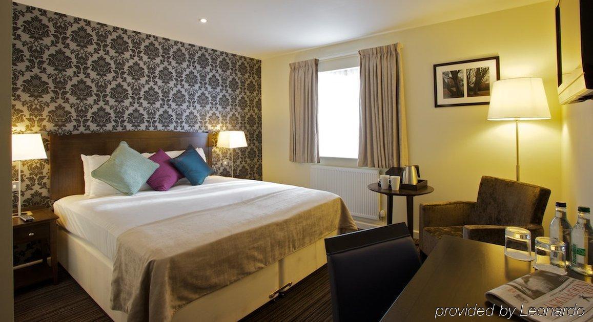 The Bridge Hotel Chertsey Bagian luar foto