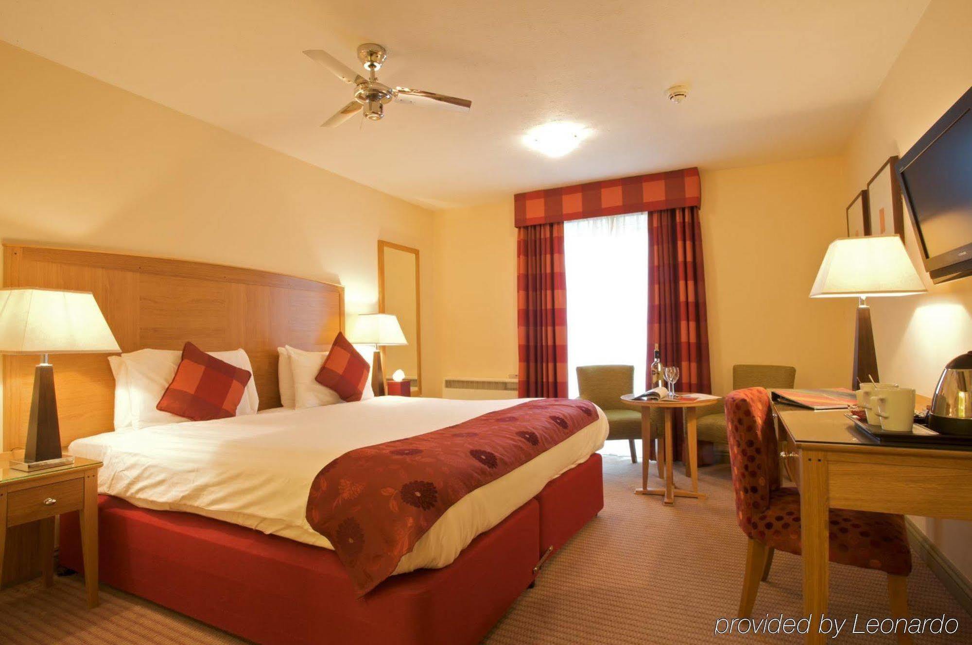 The Bridge Hotel Chertsey Bagian luar foto