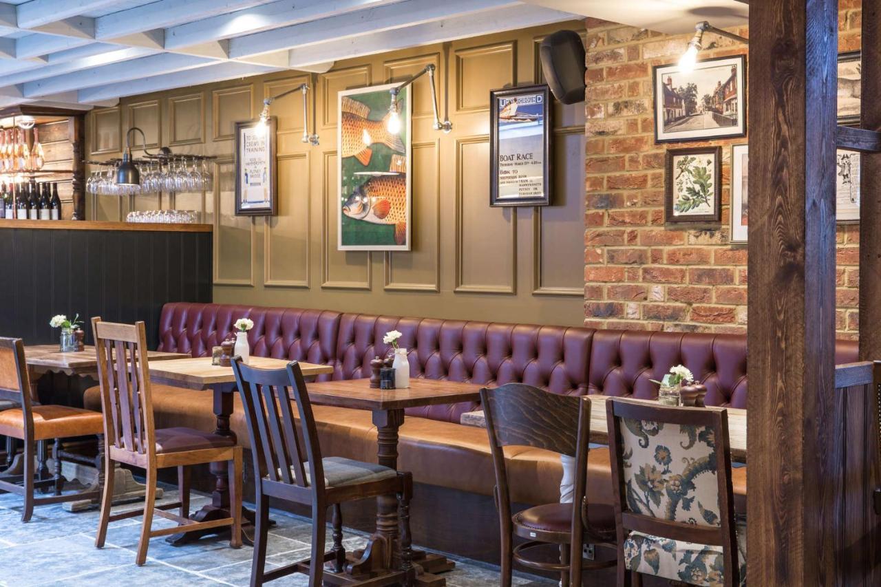 The Bridge Hotel Chertsey Bagian luar foto